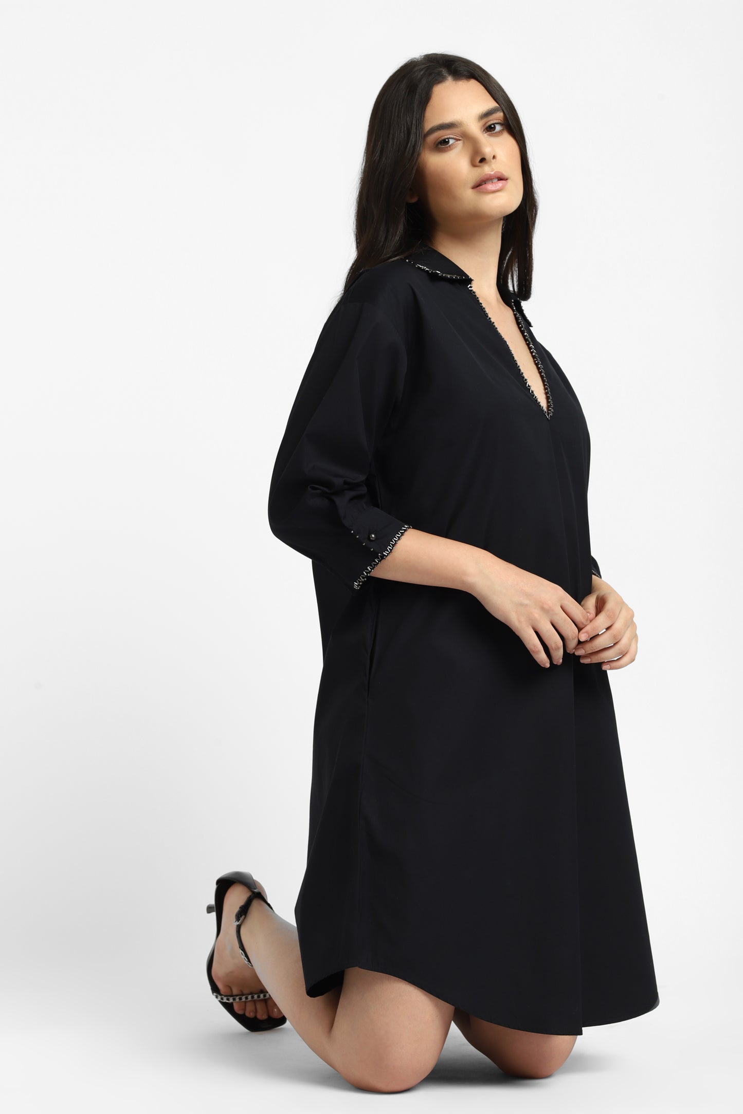 notre-ame-le-jour-black-embroidered-tunic-M2